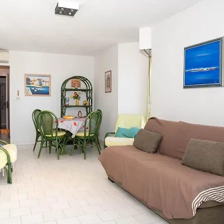 Apartment Bel T2 Pour 4 Personnes Avec Terrasse, Parking Et Climatisation - Fr-1-803-47 Le Lavandou